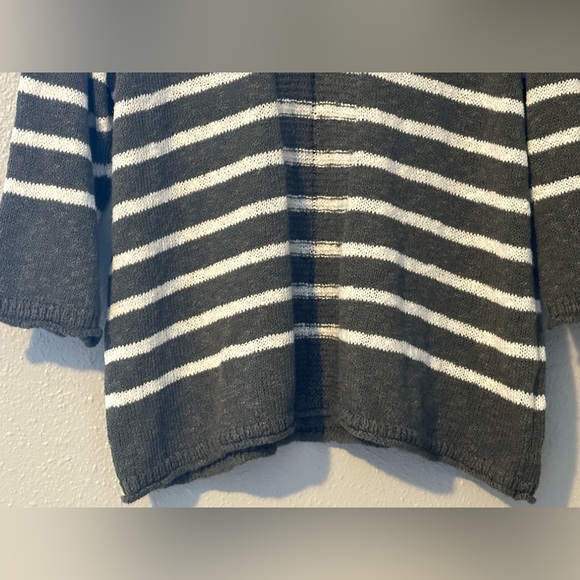 Margeaux & Ellie Women’s XL Green and White V-Neck Knit Sweater Cozy Casual - Picture 3 of 16